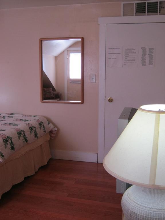 Kelowna Okanagan Lake Hostel Chambre photo