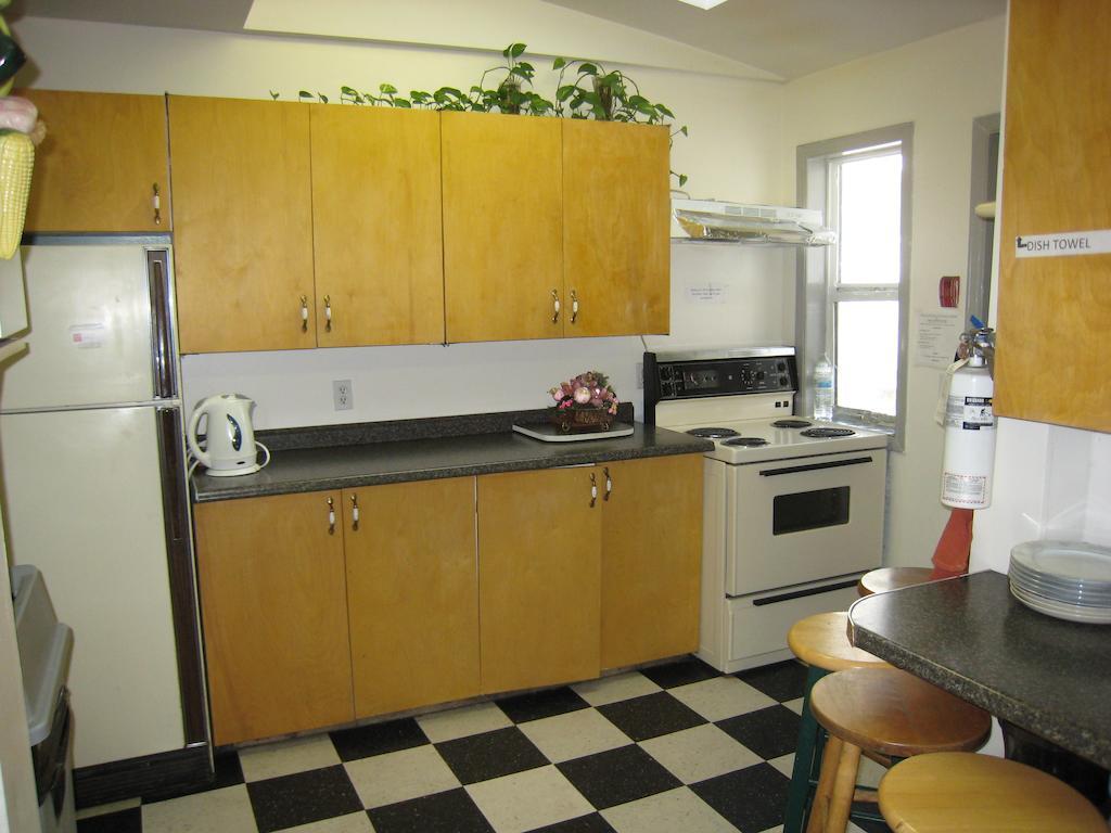 Kelowna Okanagan Lake Hostel Extérieur photo