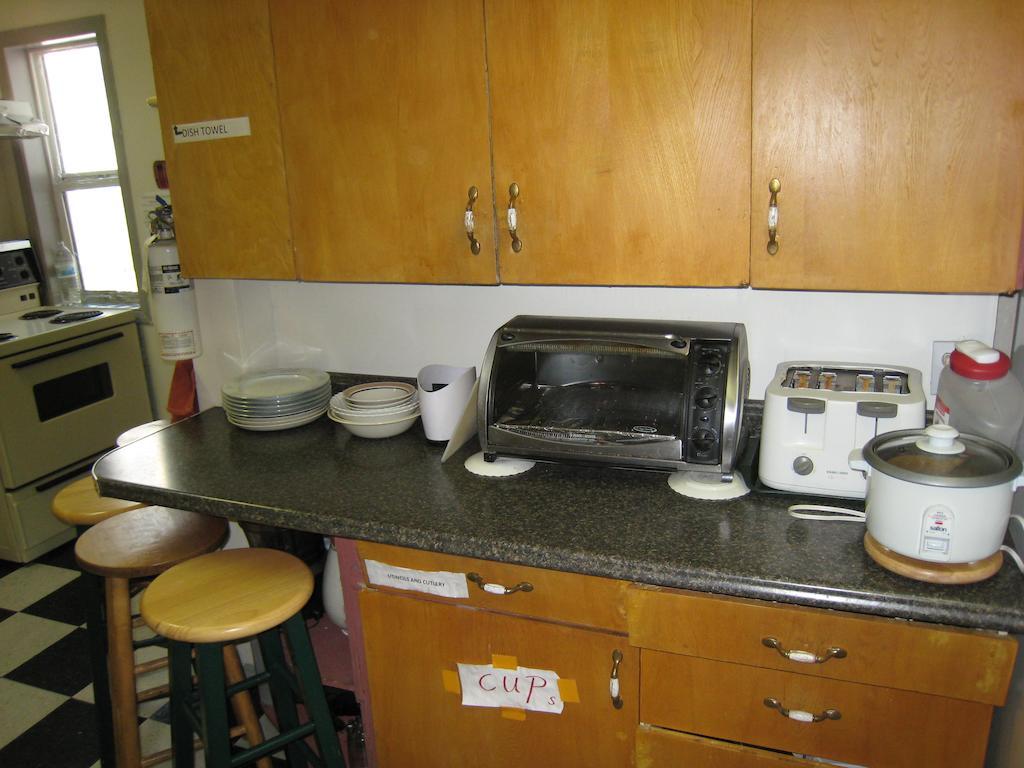 Kelowna Okanagan Lake Hostel Extérieur photo