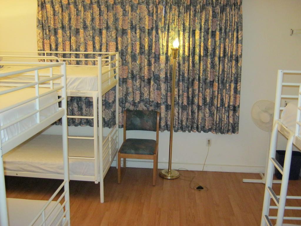 Kelowna Okanagan Lake Hostel Chambre photo