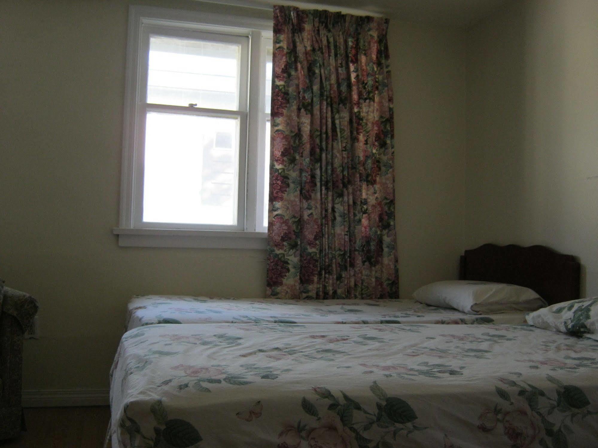 Kelowna Okanagan Lake Hostel Extérieur photo